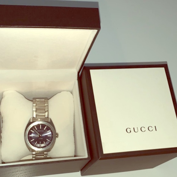Gucci watch - Picture 1 of 3